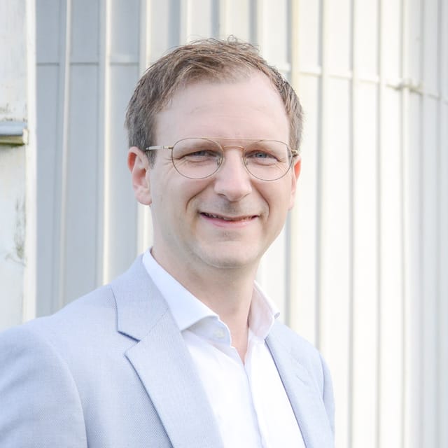 Arno Hoffrichter, Geschäftsführung